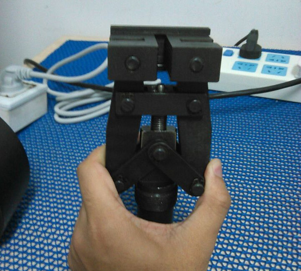 如何解決電子拉力試驗(yàn)機(jī)夾具打滑的問(wèn)題